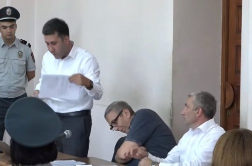 Erməni prodüser məhkəmə zalında öldü - Video