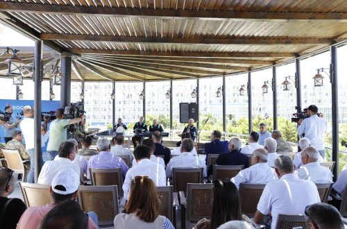 Milli Mətbuat Günü münasibətilə yerli və xarici media nümayəndələrinin “Neft Daşları”na səfəri təşkil olunub