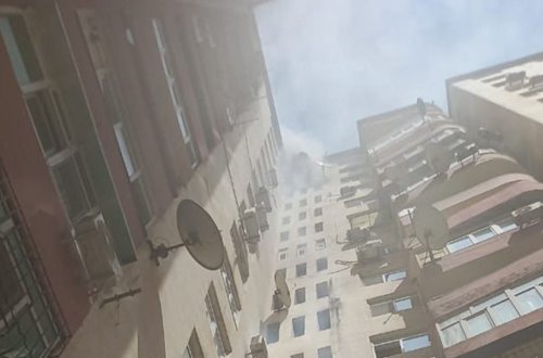 Bakıda çoxmərtəbəli binada yanğın baş verib