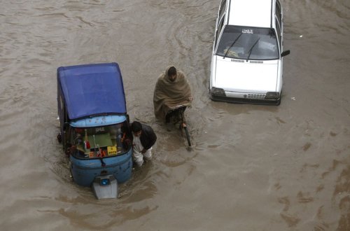 Число погибших из-за последствий дождей в Пакистане достигло 238 человек