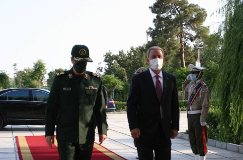 Hulusi Akar İranın Silahlı Qüvvələrinin Baş Qərargah rəisi ilə görüşüb