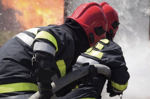 Bakıda çoxmərtəbəli yaşayış binasında yanğın söndürülüb - YENİLƏNİB