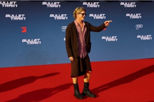 Bred Pitt yeni filminin premyerasına ətəklə gəldi - Fotolar