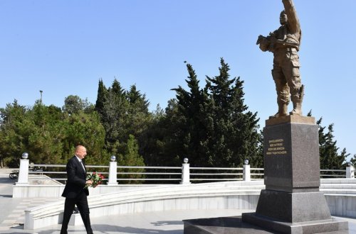 Dövlət başçısı Sumqayıtda Şəhidlər xiyabanında olub - YENİLƏNİB