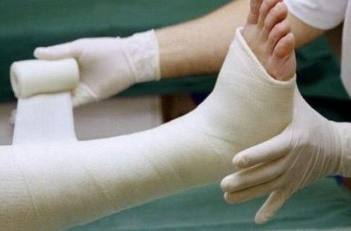 5 dəqiqə isti asfaltda ayaqyalın gəzdi - Ayaqları sıradan çıxdı