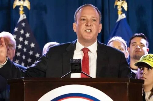 Nyu-York qubernatorluğuna bıçaqla HÜCUM EDİLİB