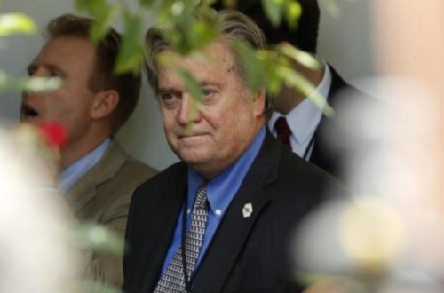 Trampın keçmiş müşaviri Konqresə hörmətsizlikdə təqsirli bilinib