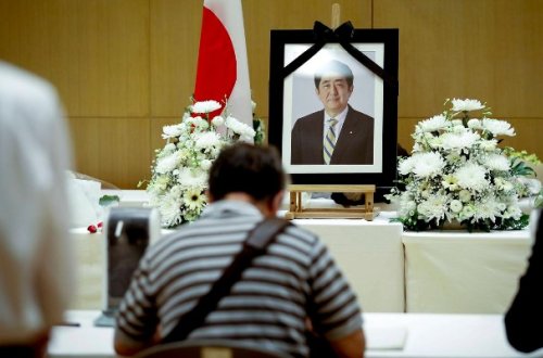 Putinin Baş nazir Abenin dəfnində iştirakına icazə verilməyəcək