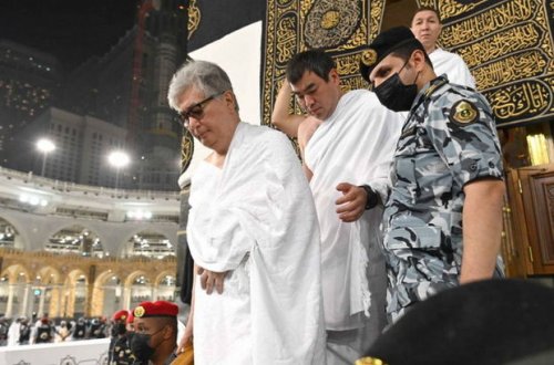 Qazaxıstan prezidenti Ümrə ziyarəti edib - FOTO