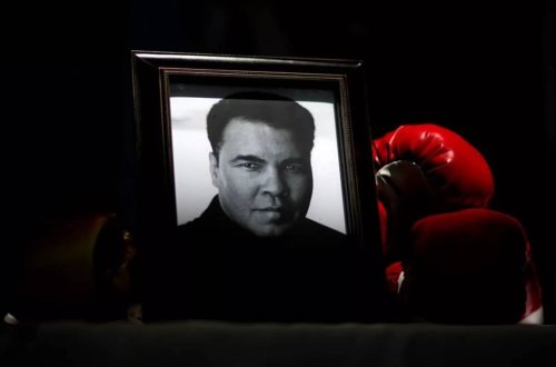 Məhəmməd Əlinin çempionluq kəməri 6,18 milyon dollara satılıb