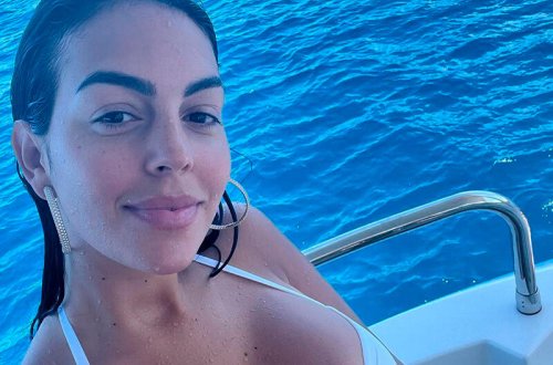 Ronaldunun sevgilisindən bikinili şou - VİDEO