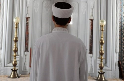 Azərbaycanda tükürpədici hadisə: Molla azyaşlı oğlanla cinsi əlaqədə olarkən tutuldu - Görün kimdir