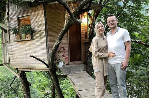 Türkiyə sakini 20 metr hündürlükdə, ağacların üstündə ev tikib