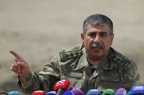 Müdafiə naziri ordu komandanlarına yeni tapşırıqlar verib