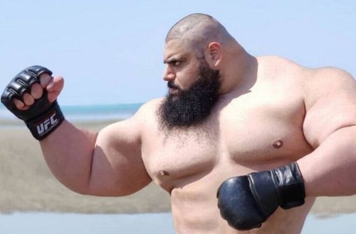 İranlı “Hulk” rəqibinə cəmi 30 saniyə dözə bildi - VİDEO
