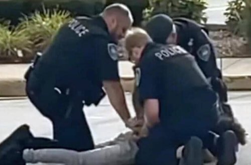 ABŞ-da 17 yaşlı yeniyetmə polis tərəfindən dəfələrlə yumruqlanıb