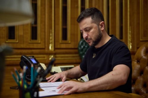 Zelenski Stoltenberqlə Ukraynaya ağır silahların verilməsini müzakirə edib