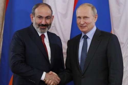 Putin və Paşinyan üçtərəfli bəyanatların icrasını müzakirə ediblər
