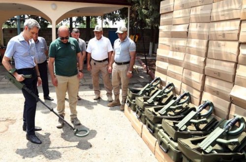 Fransa Azərbaycana minaaxtaran detektorlar hədiyyə etdi - FOTO