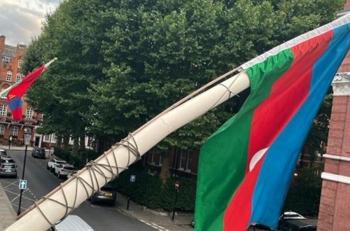 Britaniya səfirliyi Azərbaycanın Londondakı səfirliyinə hücumu pisləyib