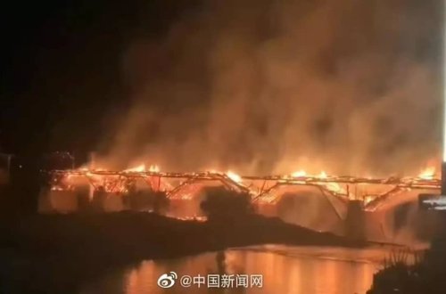 Bu tarixi körpü yanğın nəticəsində kül olub