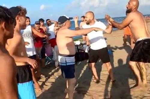 Çimərlikdə şortsuz çimdilər, döyüldülər