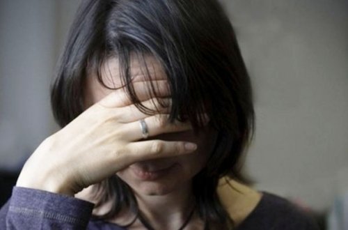 Qızının polis tərəfindən zorlandığını deyən qadına cinayət işi açıldı