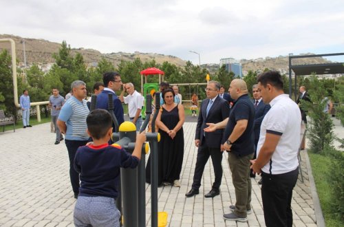 Jurnalistlər üçün inşa edilmiş binanın həyətində abadlıq işləri həyata keçirilib