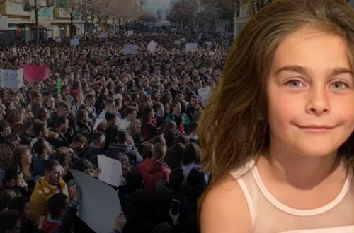 Albaniyada etirazlar başladı: DİN binası qırmızıya boyandı