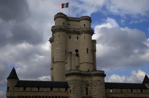 Fransa ruslara tarixi Vinsen qəsrini qadağan etdi