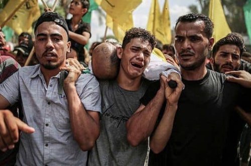 İsrailin hücumu nəticəsində həlak olan fələstinli üçün dəfn mərasimi keçirilib