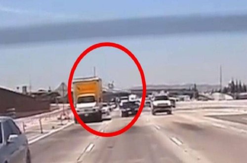 ABŞ-da magistral yolda qəzaya uğrayan təyyarə yanıb