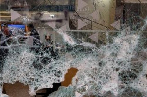 Livanda silahlı dəstə bir neçə şəxsi girov götürüb