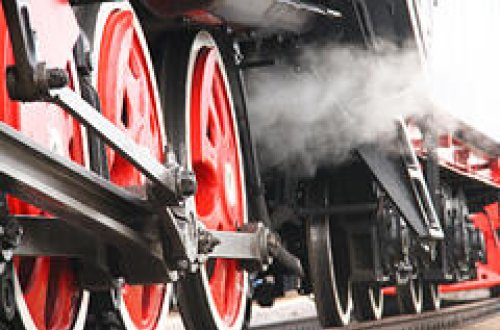 Qadın qatarın altına düşən anasını xilas etmək istəyib, onunla birlikdə ölüb