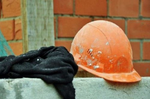 Bakıda fəhlə faciəvi şəkildə ölüb