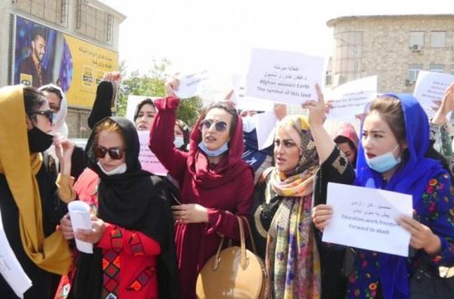 Əfqanıstanda qadınlar aksiya keçirib, ölənlər var