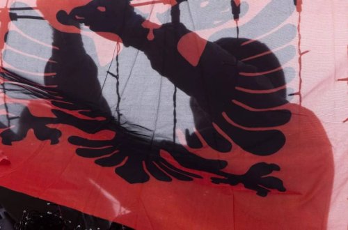 Albaniyada türk bayrağını dənizə atan şəxs saxlanılıb