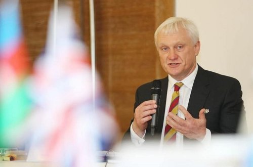 Britaniyanın Avropa üzrə naziri Azərbaycan diplomatı ilə görüşündə səfirliyə hücumu pisləyib