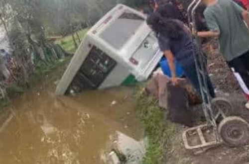 Mikroavtobus su kanalına düşüb: 7 NƏFƏR YARALANDI