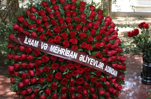 İlham Əliyev və Mehriban Əliyeva Müslüm Maqomayevin anım mərasiminə əklil göndərib
