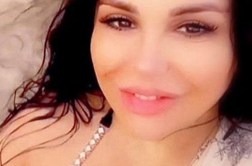 “Pişik” Günel dəniz sahilində bikinidə - VİDEO