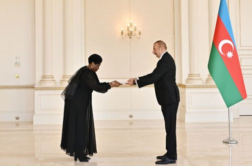 Prezident CAR-ın Azərbaycanda yeni təyin olunan səfirinin etimadnaməsini qəbul edib - YENİLƏNİB + FOTO