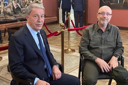 Hulusi Akar ukraynalı həmkarı ilə görüşüb