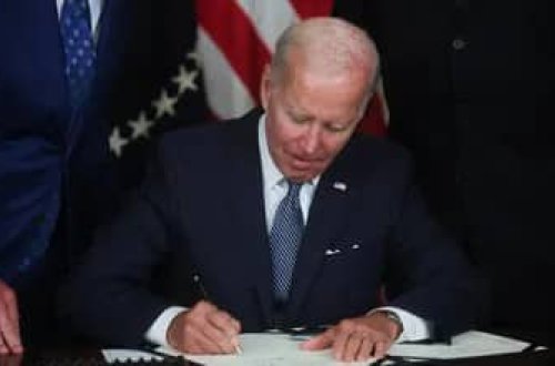 Bayden 433 milyard dollarlıq aktı imzaladı