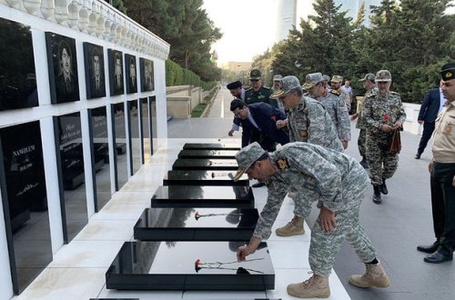 İran hərbi nümayəndə heyəti Şəhidlər xiyabanını ziyarət edib - FOTO
