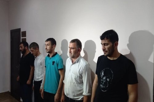 Yaşlı qadının evinə basqın edən 5 nəfər tutuldu - Foto