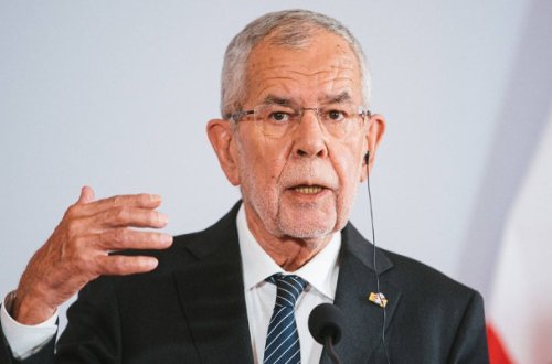 78 yaşlı Prezident yıxılıb xəstəxanalıq oldu