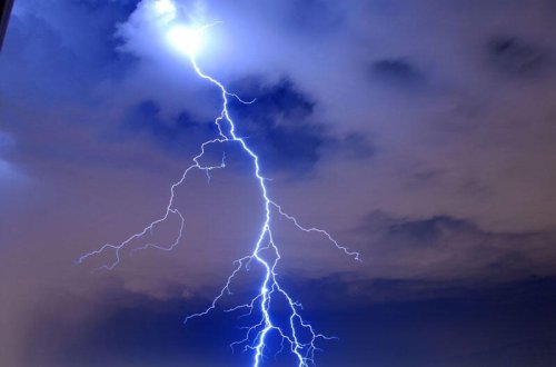 Yunanıstanda alpinistləri ildırım vurdu