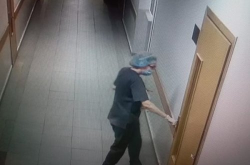 Azərbaycanda film kimi oğurluq: Qadın xəstəxanada xadimə paltarı geyinib... (FOTO)