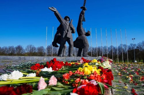 Riqada sovet əsgərlərinə aid abidənin sökülməsinə qarşı çıxan 7 nəfər saxlanılıb